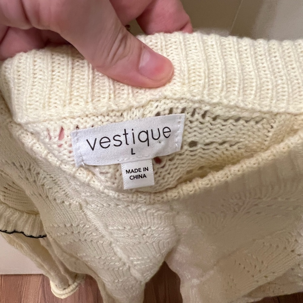 Vestique cream sweater